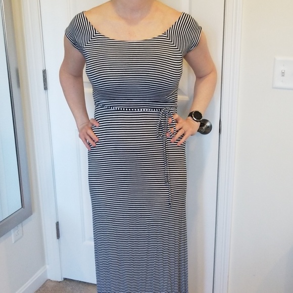 Jessica Simpson Maternity Maxi Dress - Picture 4 of 5